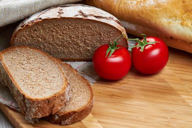 Gri unlu ekmek dilimlenmiş ekmek