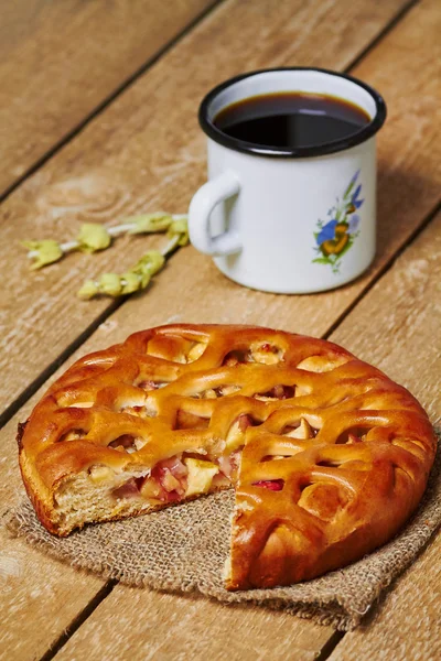 Elmalı turta ve mag