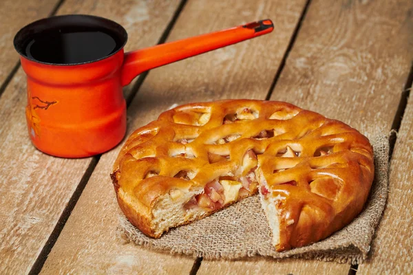 Elmalı turta ve Türk kahvesi pot