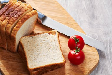 Yönetim Kurulu, bıçak ve domates tost