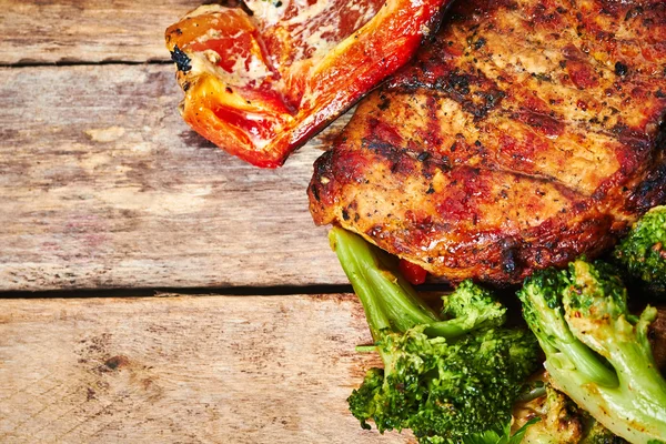 Fleisch und Gemüse vom Grill — Stockfoto