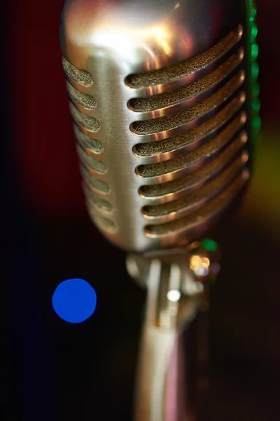 Стильний ретро мікрофон — стокове фото
