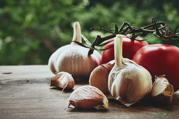 Knoblauch und Tomaten — Stockfoto