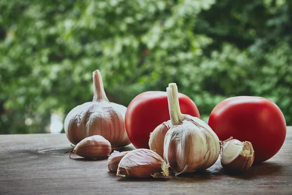 Knoblauch und Tomaten — Stockfoto