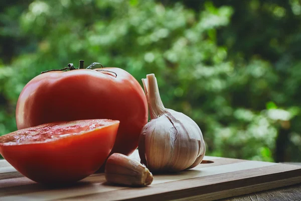 Knoblauch und Tomaten — Stockfoto