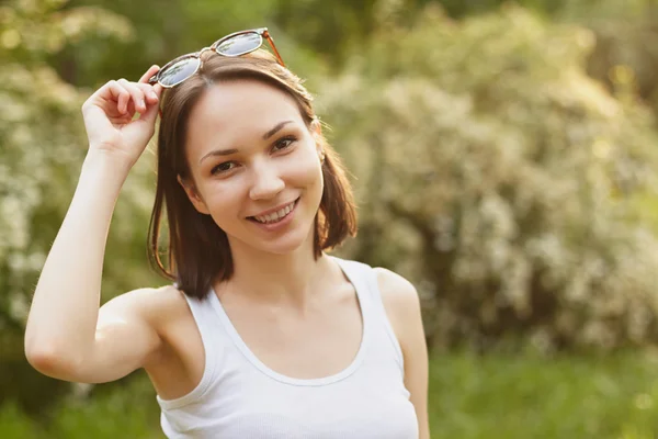Portrait of young smilling girl — Stock Photo, Image