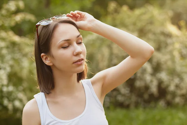 Portrait of young pretty girl — Stock Photo, Image