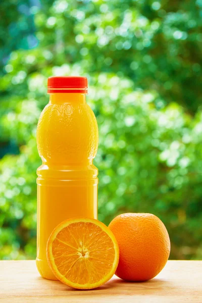 Orange and juice on the table — ストック写真