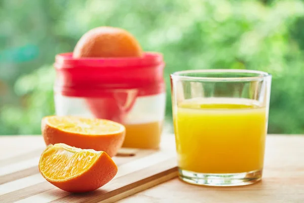 Glass, oranges and juicer — 图库照片