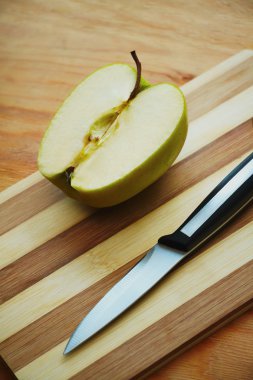 elma ve bıçak
