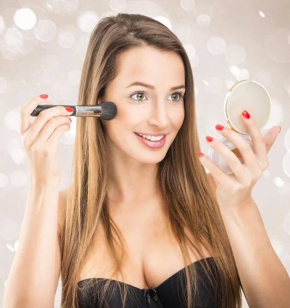 Woman applying  make-up with  brush — Stock Photo, Image