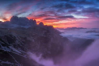 Dolomites'in güzel sunrise