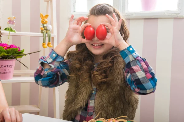 Mother and daughter with funny eggs — Stock Photo, Image