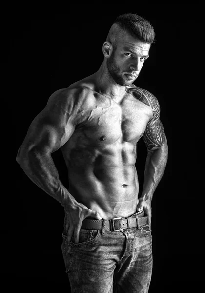 Jeune homme musclé — Photo