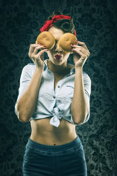 Vintage woman in front of eyes hamburgers — Stock Photo, Image