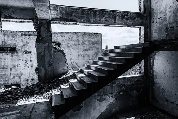 Antigo edifício de fábrica em ruínas — Fotografia de Stock