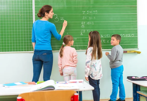 Student standing at the blackboard — Stock Photo, Image
