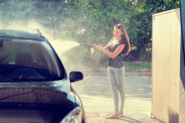 kadın yıkama araba