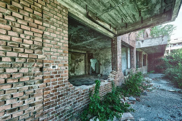Antigo edifício arruinado — Fotografia de Stock