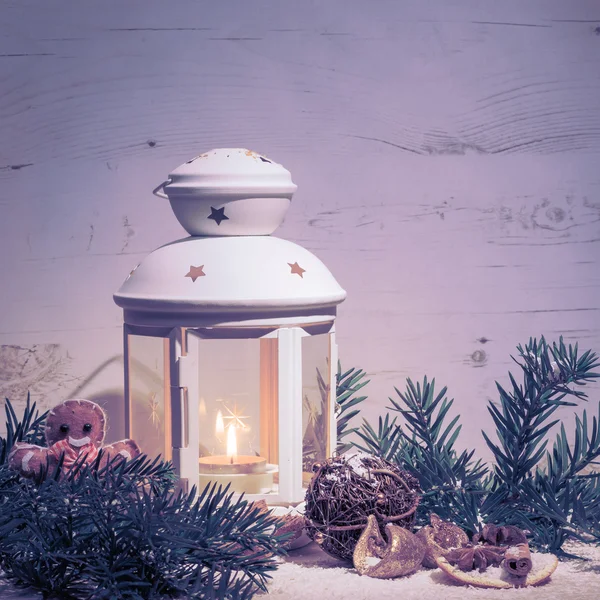 Рождественский фонарь и украшения — стоковое фото