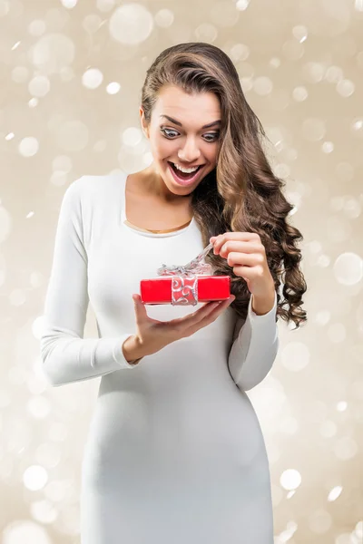 Woman surprised holding gift — Stock Photo, Image