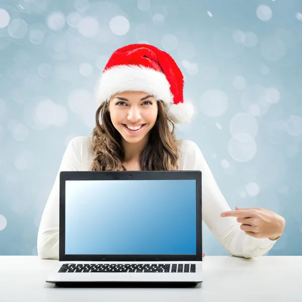 Empresaria trabajando en el sombrero de Santa Claus — Foto de Stock