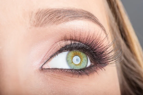 Ojo con hermoso maquillaje — Foto de Stock