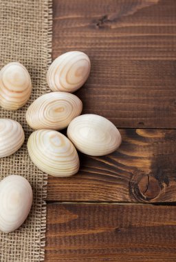 Güzel ahşap Paskalya yumurtaları