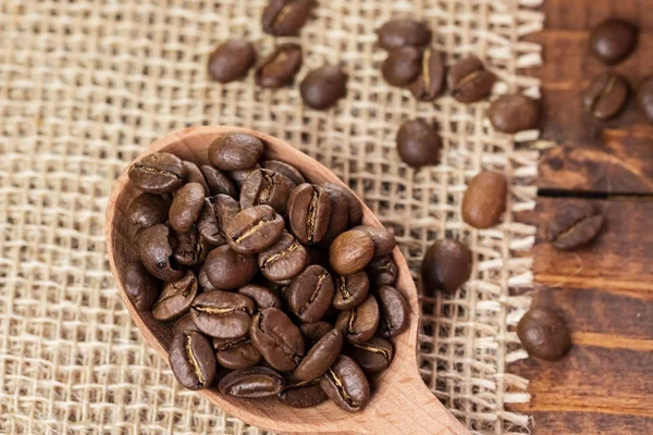 Granos de café enteros — Foto de Stock