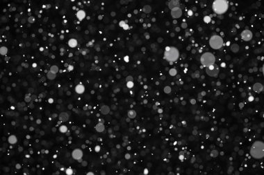 Gece gökten düşen kar