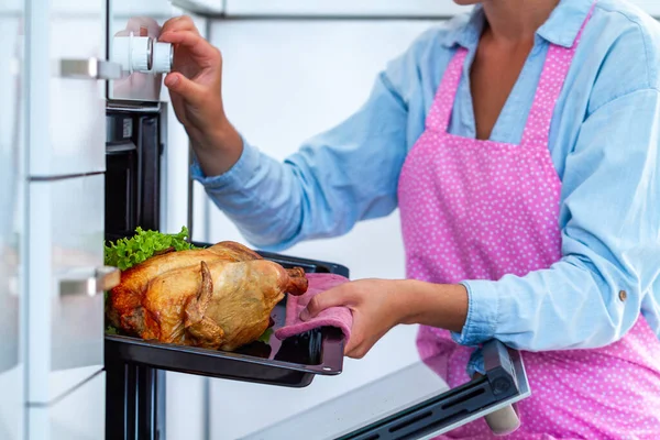 Housewife Apron Baking Chicken Vegetables Oven Dinner Home Baking Duck — Stock Photo, Image