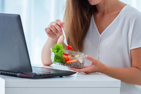 Zdrowa Przekąska Biurze Menadżer Posiłki Pudełka Lunch Miejscu Pracy Podczas — Zdjęcie stockowe