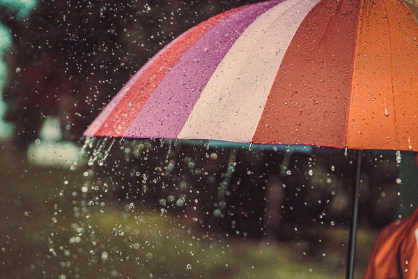 Paraguas Color Brillante Del Arco Iris Tiempo Lluvia Otoño — Foto de Stock