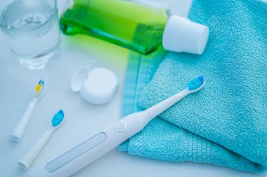 Diş fırçası, diş bakımı, ağız hijyeni ve taze nefes için diş ürünleri. 
