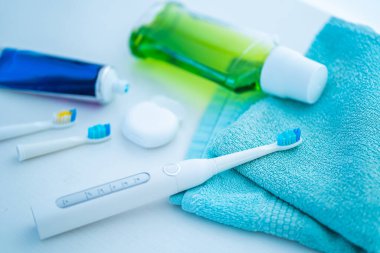 Diş fırçası, diş bakımı, ağız hijyeni ve taze nefes için diş ürünleri. 