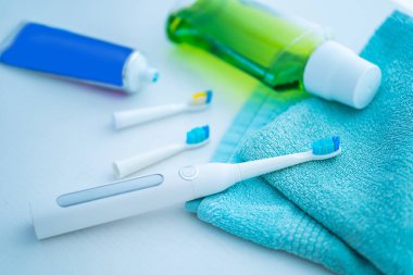 Diş fırçası, diş bakımı, ağız hijyeni ve taze nefes için diş ürünleri. 