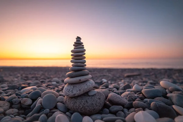 Stone Pyramid Background Sunset Sea Pebble Beach Symbolizing Stability Zen — Stock Photo, Image