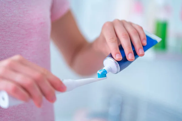 Brushing Teeth Using Ultrasonic Electric Toothbrush Toothpaste Bathroom Home Oral — Foto de Stock