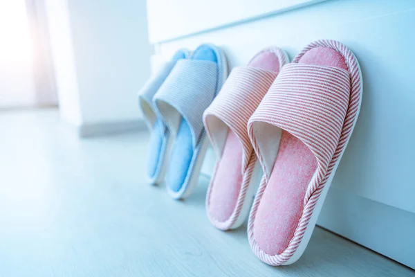 Casa Familiar Acogedoras Zapatillas Cómodas Suaves Concepto Familiar Zapatillas Femeninas — Foto de Stock