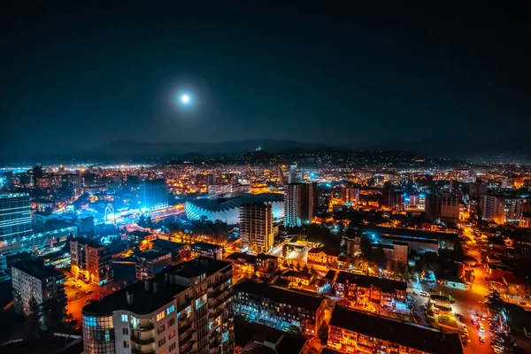 Panorama Zářivého Nočního Města Ozářeného Jasným Měsícem — Stock fotografie