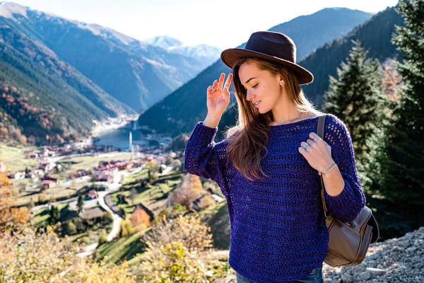 Stylish Trendy Happy Hipster Woman Traveler Brown Hat Backpack Background — ストック写真