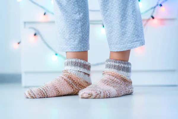 Patas Femeninas Calcetines Cálidos Suaves Acogedores Invierno Casa — Foto de Stock