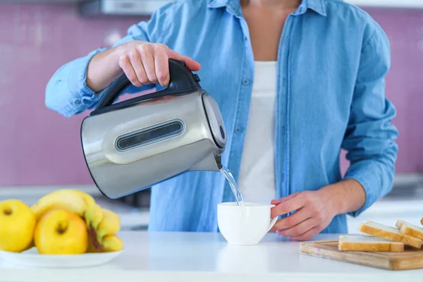 Woman Pouring Boiled Water Cup Electric Kettle Brewing Hot Tea — Stock Photo, Image
