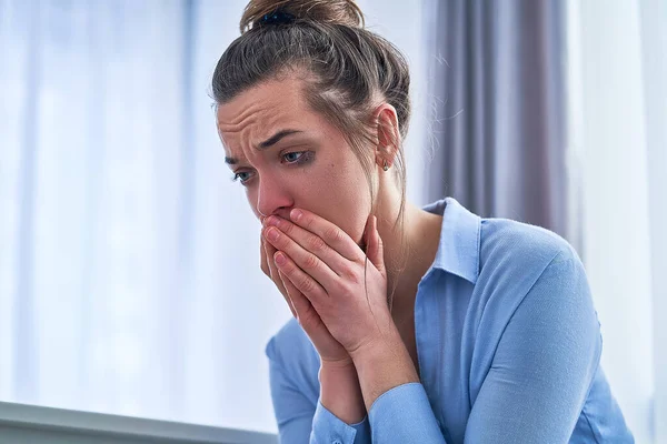 Depressiv Gestresste Weinende Frau Mit Lebensschwierigkeiten Und Psychischen Problemen Während — Stockfoto