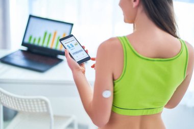 Diyabet hastalarının hasta kontrolü ve glikoz seviyesini uzaktan sensör ve cep telefonuyla kontrol etmek. Dijital glikoz ölçer kullanarak kan olmadan glikoz seviyelerini izlemek. Diyabet tedavisinde tıbbi teknoloji 