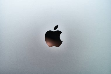 Batumi, Georgia - 26 Nisan 2020. Gri arkaplanda elma simgesi 