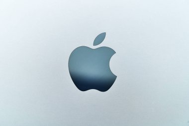 Batumi, Georgia - 26 Nisan 2020. Gri arkaplanda elma simgesi 