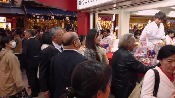 Tokyo Japan November 2019 Pan Left Video Crowd Standing Line — Stock Video