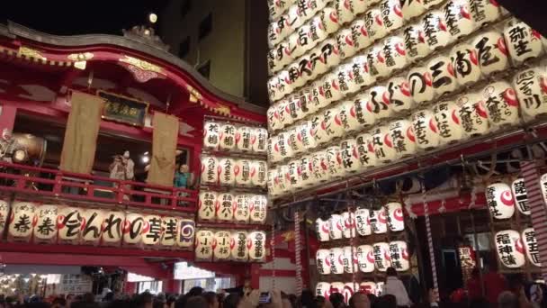 Pan-lewy film z występu Edo-no-satokagura podczas Targów Tori-no-Ichi na przybytku Ootori. — Wideo stockowe