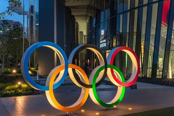 Tokyo Japan Maj 2021 Nattutsikt Över Olympic Rings Monument Vid — Stockfoto